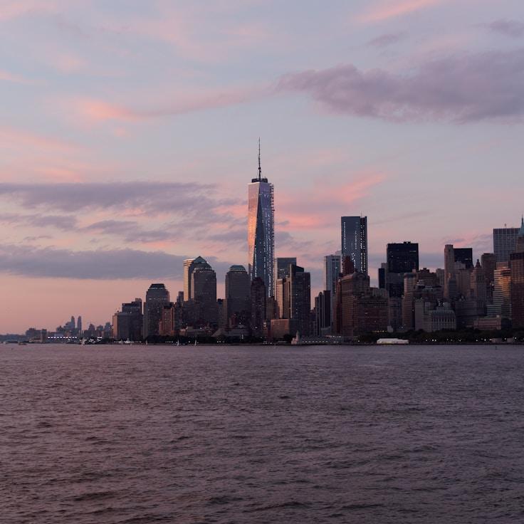 Parents evaluating schools in France